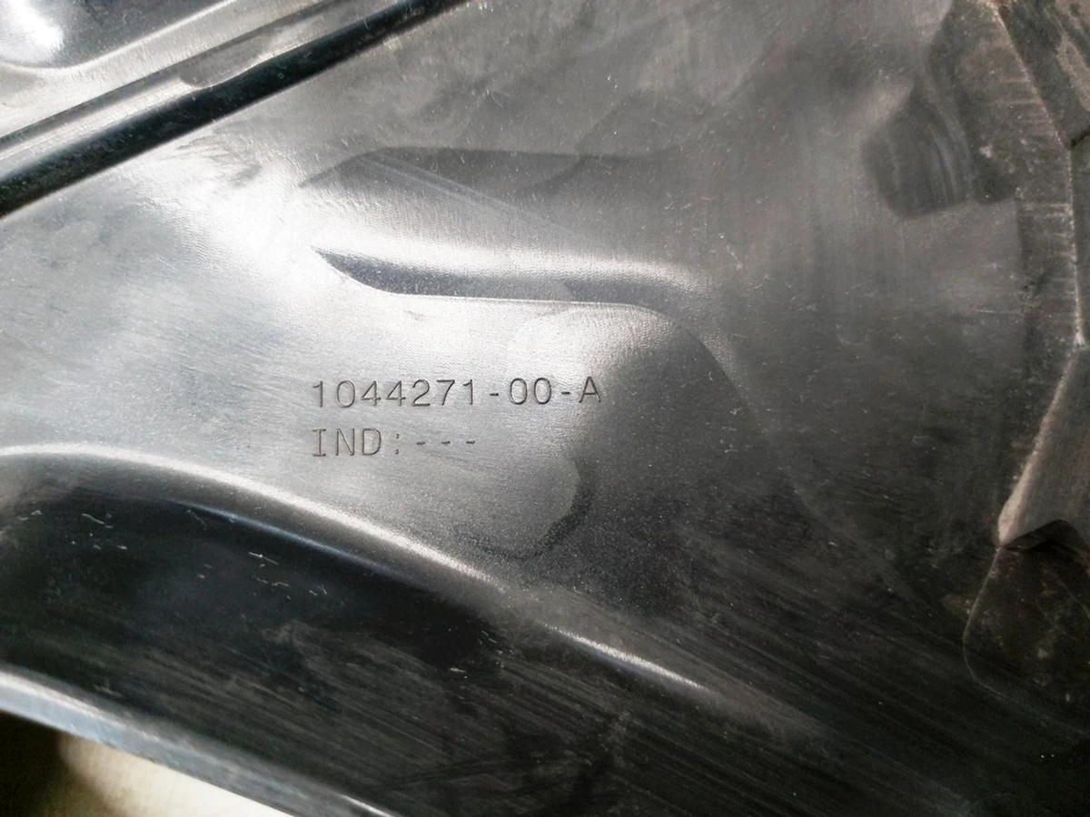 11 WHEEL COVER - 18 INCH PINWHEEL REFRESH with damage Tesla model 3 1044271-00-C 