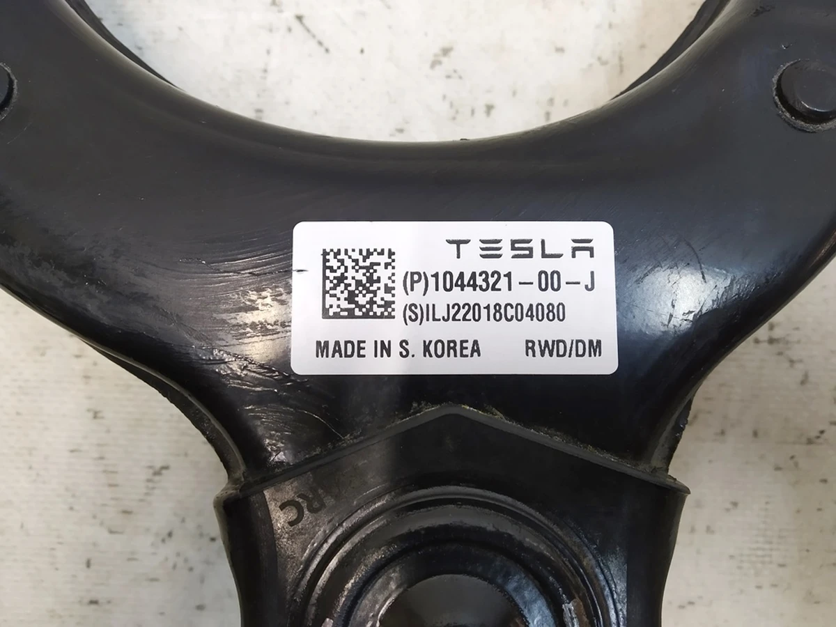 3 Важіль верхній передній лівий (підкова) RWD AWD Tesla Model 3, Model Y 1044321-00-J