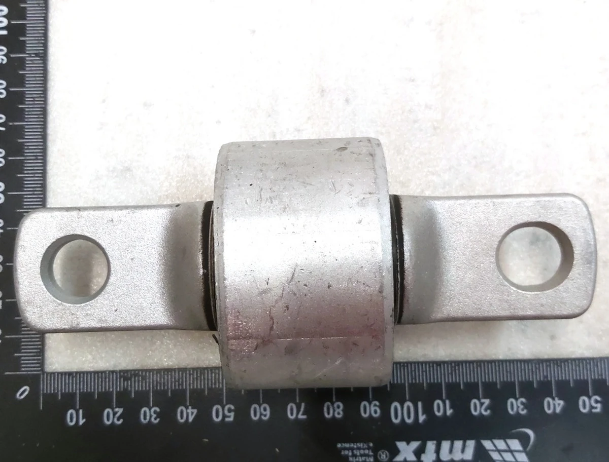 2 Сайлентблок рычага переднего нижнего поперечного 60 мм (бабочка, конфетка) Tesla Model 3, Model 3 Jan 2024, Model Y, Model Y Feb 2025 1044343-00 11883