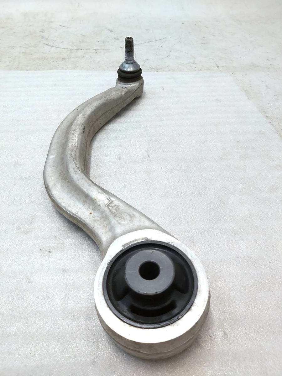 1 Важіль передній нижній лівий (банан) Tesla model 3, model Y 1044354-00-A