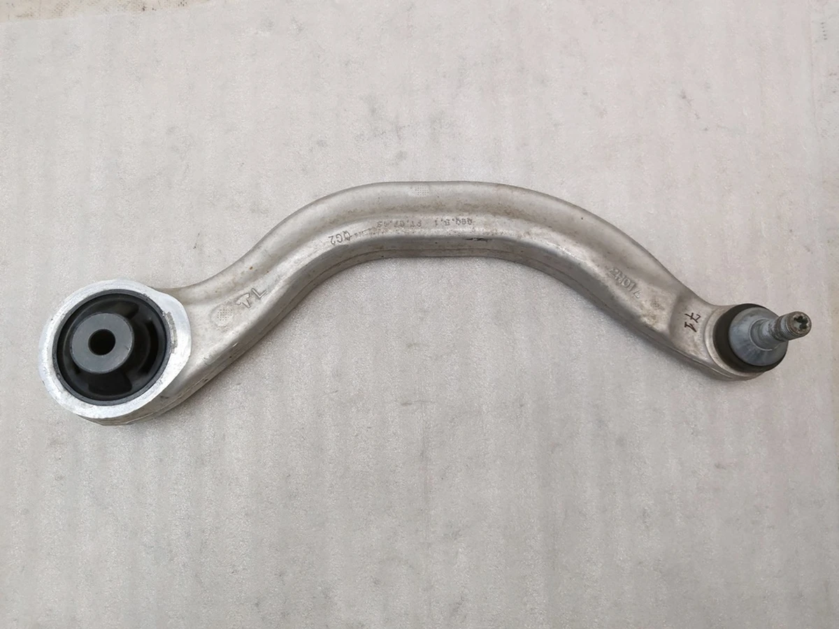 1 Важіль передній нижній лівий (банан) Tesla model 3, model Y 1044354-00-A