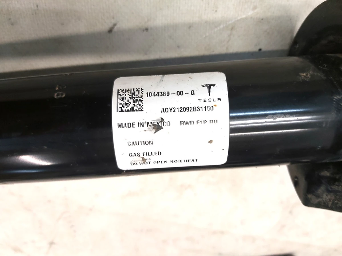 1 Амортизатор передний правый (пружинный) с повреждением Tesla model 3 1044369-00-G