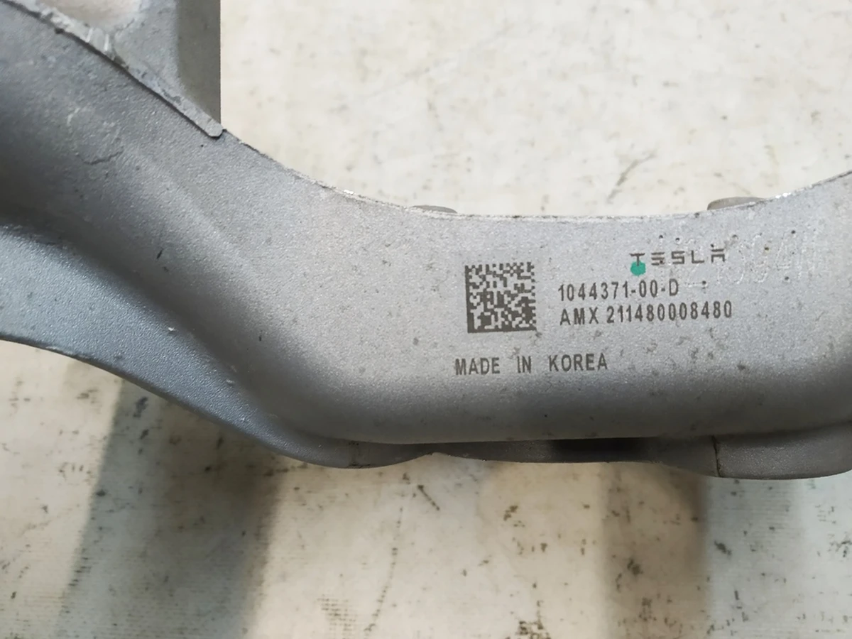 2 Склянка опорна амортизатора лівого (пружинного) Tesla Model 3, Model Y 1044371-00-D