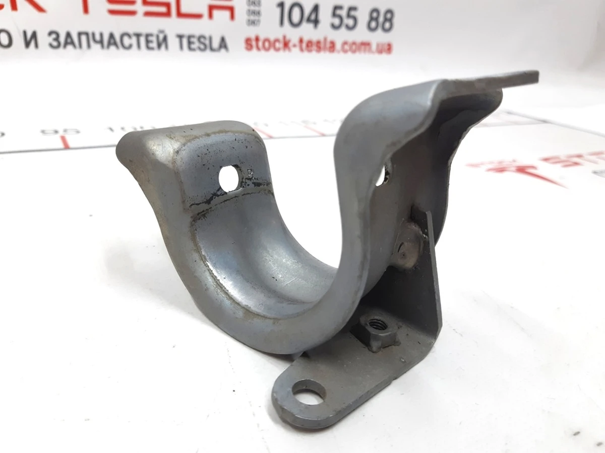 6 Кронштейн стабилизатора переднего левый 29мм Tesla model 3 1044383-00-B