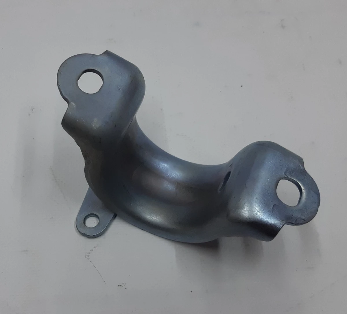 7 Кронштейн стабилизатора переднего правый 29мм Tesla model 3 1044388-00-B