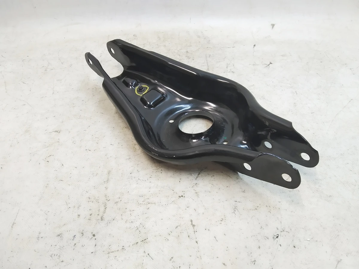 1 Важіль задній нижній під пружину з пошкодженням Tesla model 3, model Y 1044451-00-F