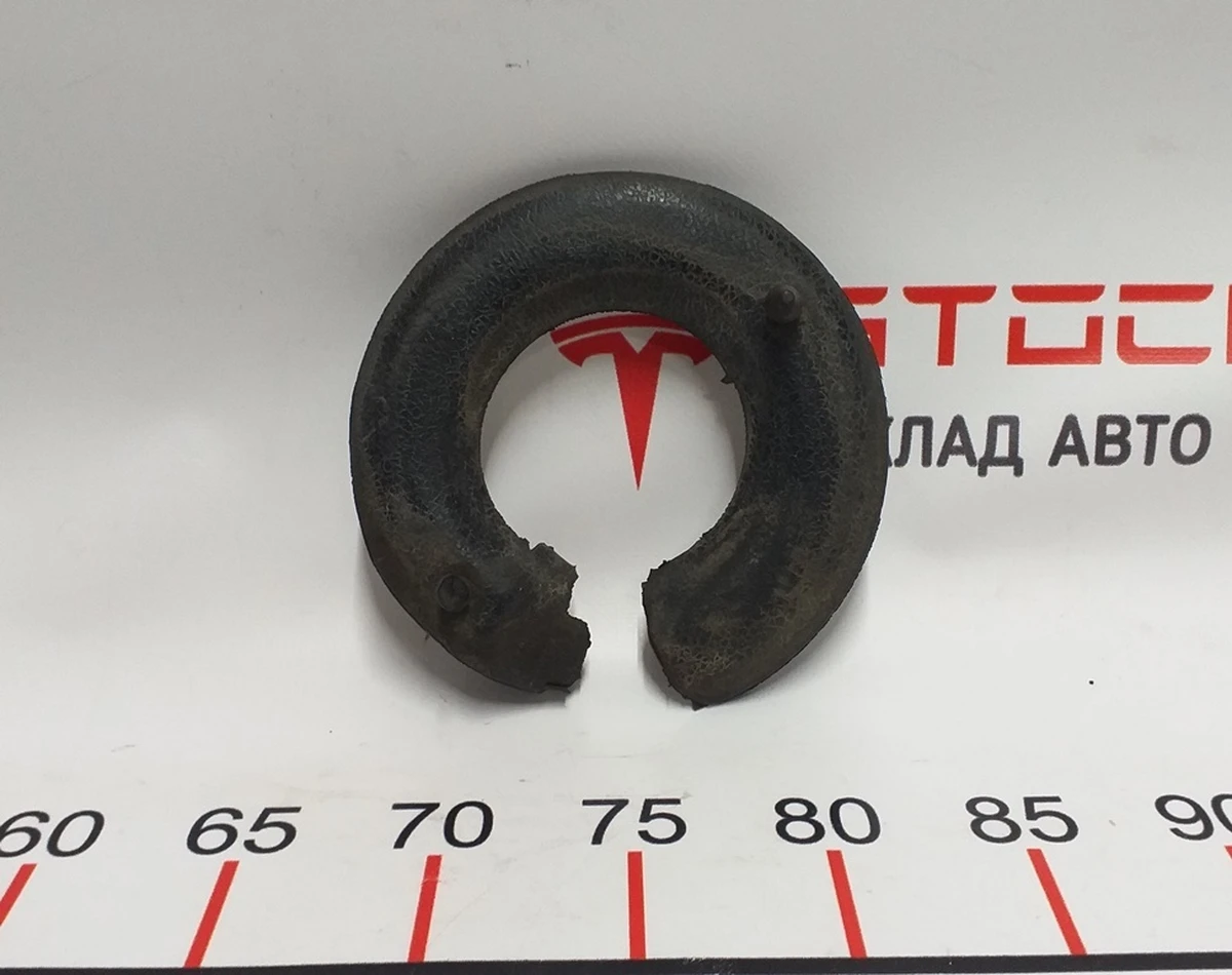 Манжет нижній (гумовий) пружини задньої Tesla Model 3, Model 3 Jan 2024, Model Y 1044479-00-E