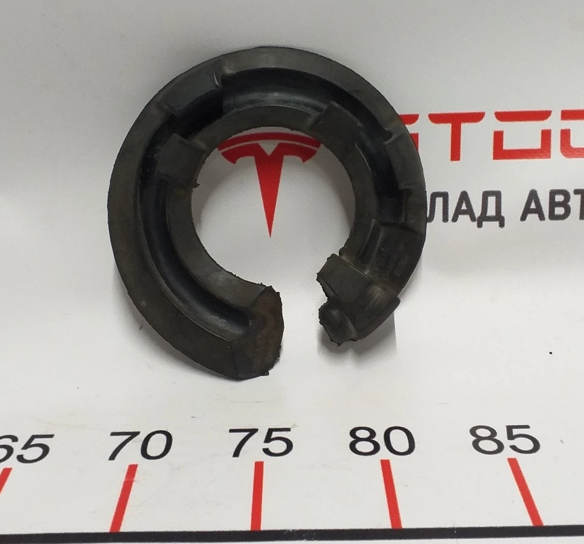 Манжет нижній (гумовий) пружини задньої Tesla Model 3, Model 3 Jan 2024, Model Y 1044479-00-E