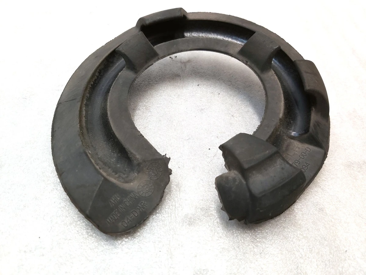 4 REAR SPRING LOWER ISOLATOR (with damage) Tesla Model 3, Model 3 Jan 2024, Model Y 1044479-00-E