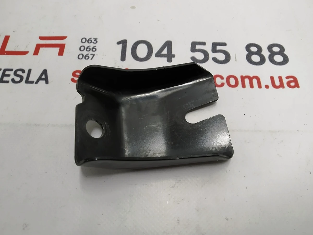 1 Кронштейн крепления переднего подрамника к лонжерону левый RWD AWD Tesla model 3 1044521-00-N