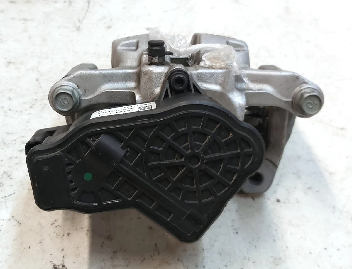 8 Суппорт тормозной задний правый MANDO без тормозных колодок Tesla Model 3, Model 3 Jan 2024, Model Y 1044624-00-J 8008214-00-B