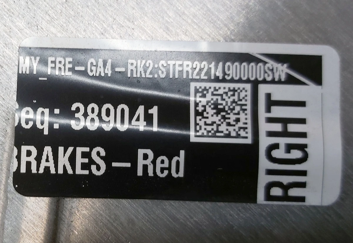 2 Термокожух тормозного диска заднего правого PERFORMANCE Tesla Model 3, Model Y 1044668-00-A