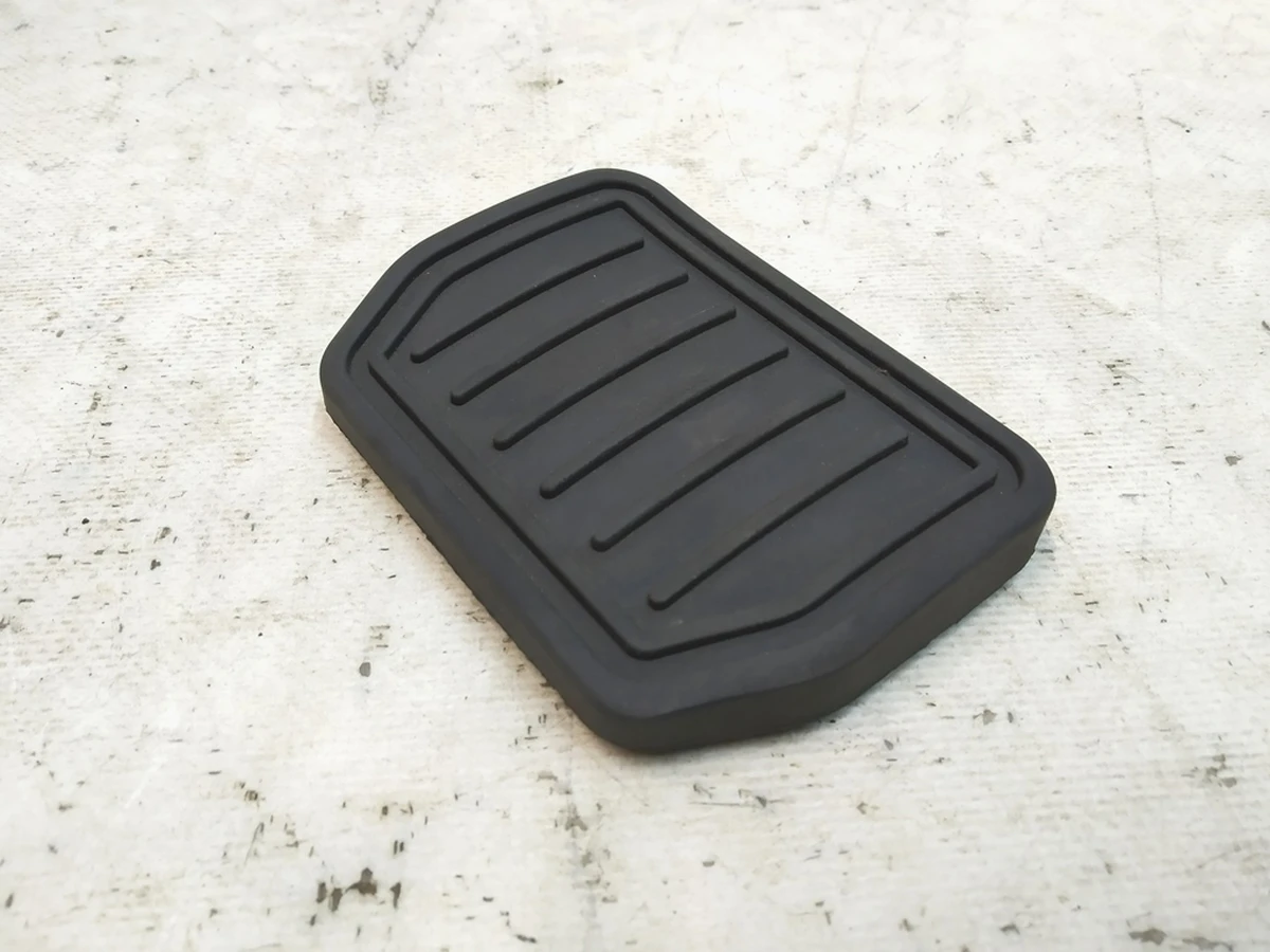 8 Накладка гумова педалі гальма BASE Tesla Model 3, Model Y 1044693-00-A