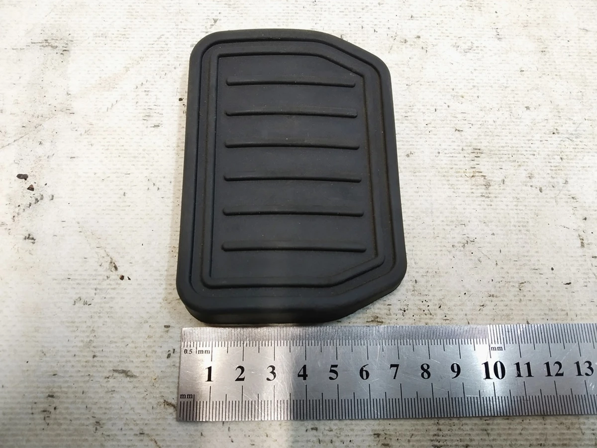 8 Накладка гумова педалі гальма BASE Tesla Model 3, Model Y 1044693-00-A