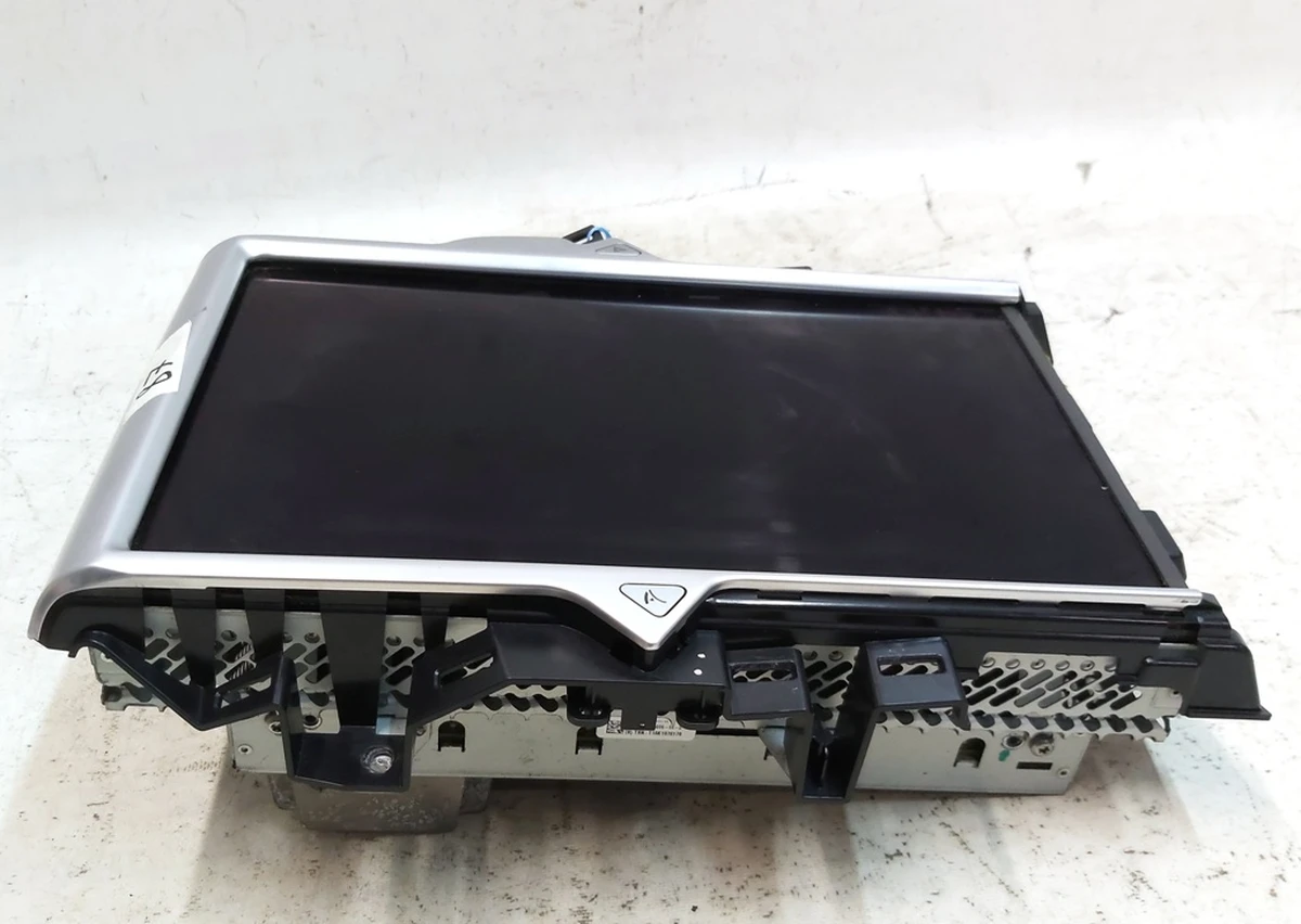 1 Головний блок управління (великий сенсорний екран MCU) TEGRA н/к Tesla model S REST, model X 1045006-00-H електроніка зі слідами окислення, можливо використовувати механічні деталі