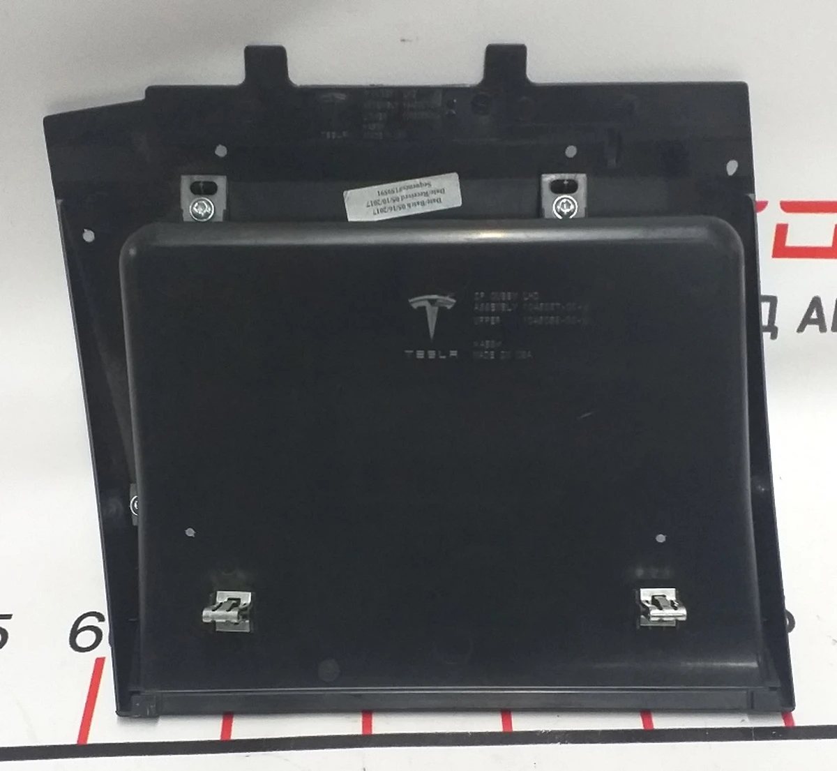 37 Ніша для зберігання під монітором в зборі Tesla model S REST, Tesla model X 1045057-00-C