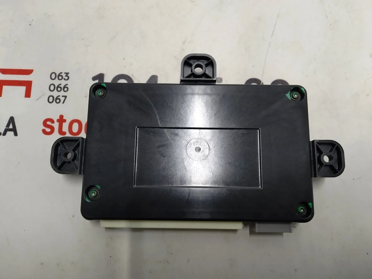 9 Rear left/right door control unit Tesla model X 1045490-00-H