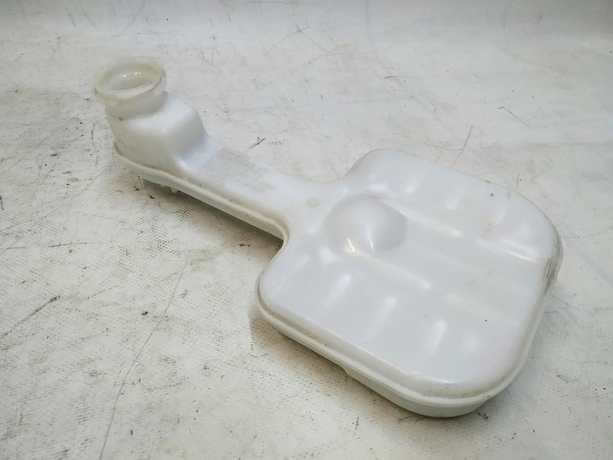 1 Расширительный бачок тормозной системы BOOSTER Tesla model X 1045523-00-C