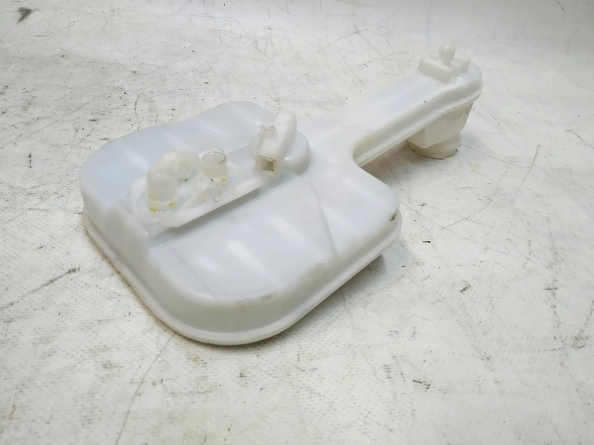 1 Расширительный бачок тормозной системы BOOSTER Tesla model X 1045523-00-C