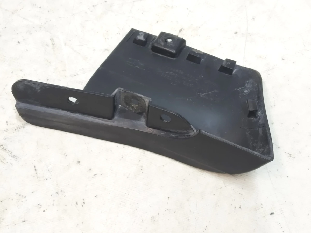 5 Заглушка накладки порога правий (пошкодження) Tesla Model X 1045636-00-D