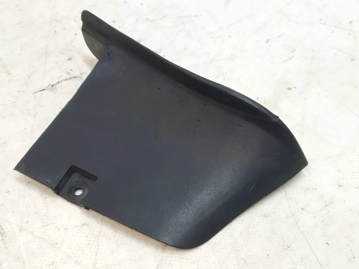 5 Заглушка накладки порога правий (пошкодження) Tesla Model X 1045636-00-D