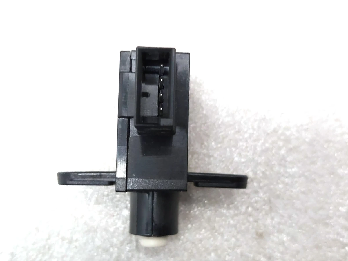 Датчик температуры салона Tesla model X, model 3 1045664-04-E