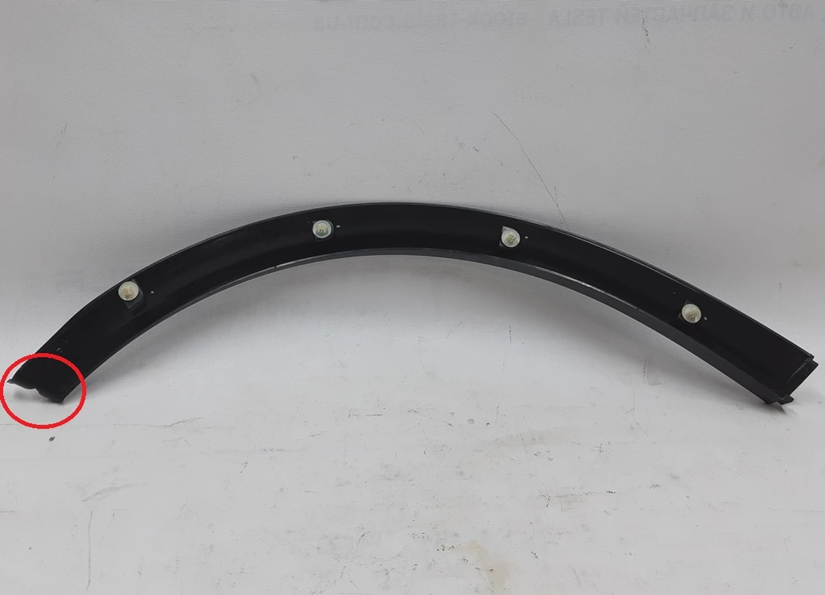 12 Декоративная накладка арки двери задней левой с повреждением без уплотнителя Tesla model X 1045890-00-E