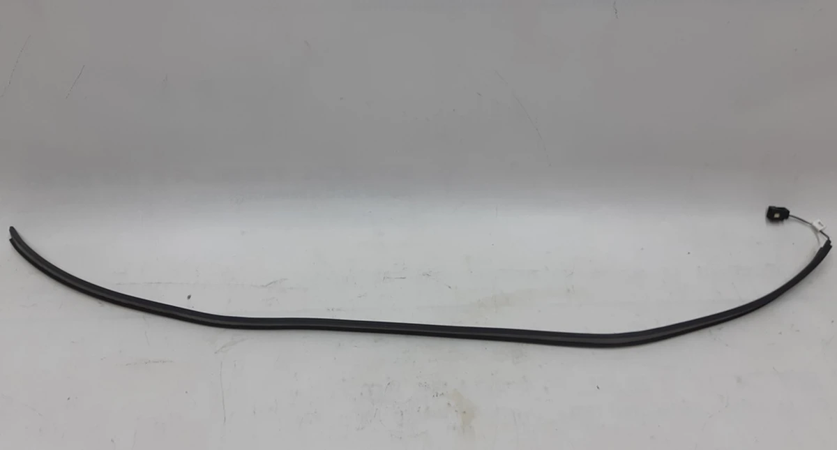 7 Датчик закрытия крышки багажника с уплотнителем Tesla model X 1046256-00-B