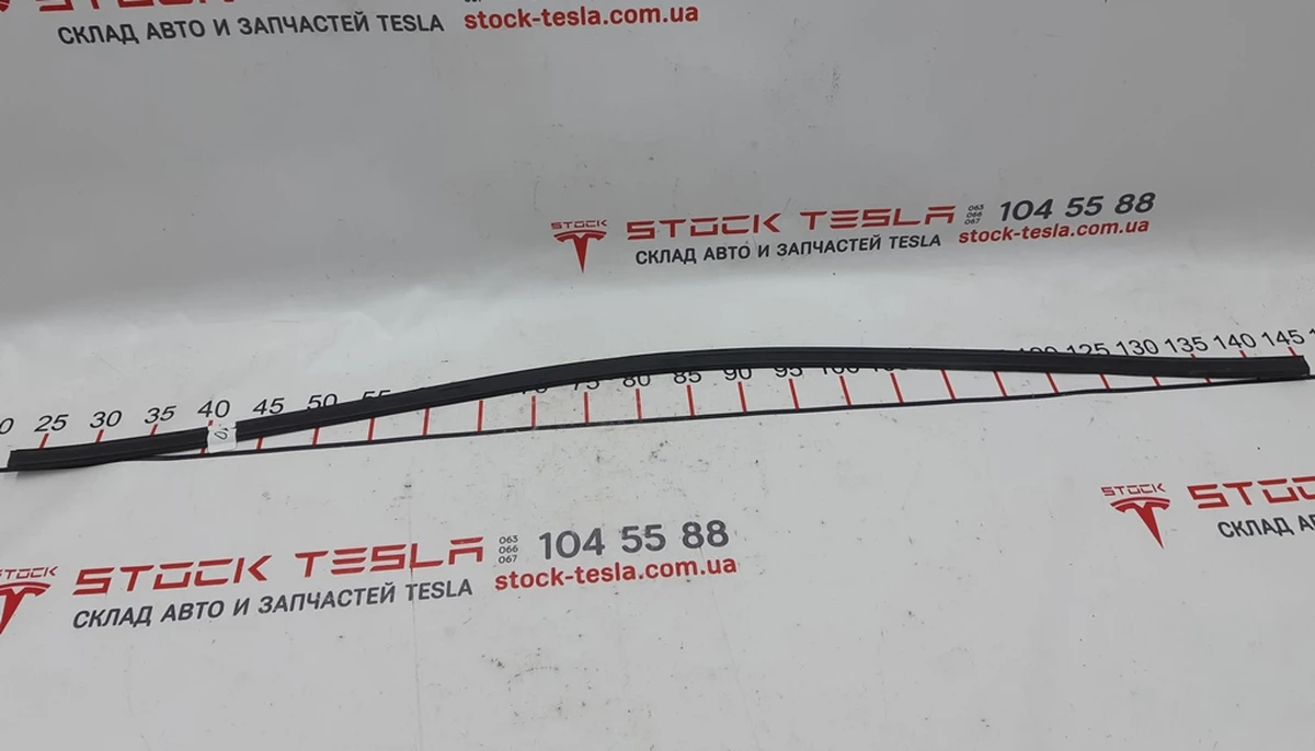 7 Уплотнитель датчика закрытия крышки багажника Tesla model X 1046256-00-B