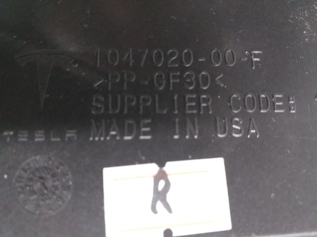 1 Кронштейн верхний передний гриля NEW Tesla model X 1047020-00-F