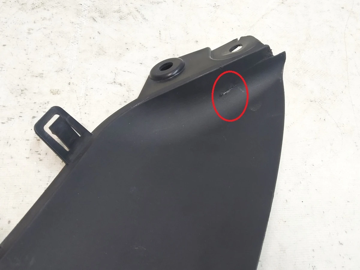 2 Накладка гриля бампера переднього верхня (з пошкодженням) Tesla model X 1047021-00-E