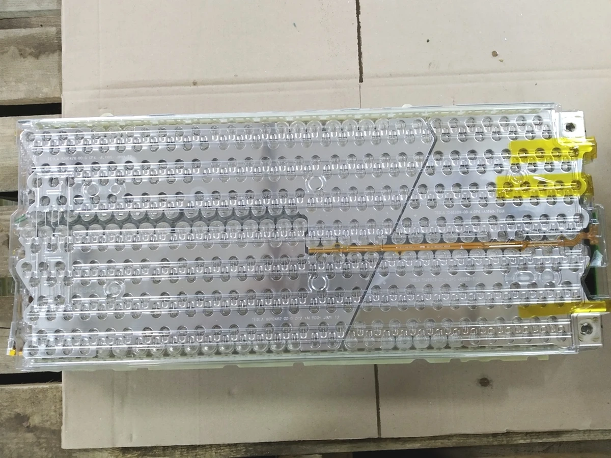Main Battery Module (Minor Oxidation) Tesla model S 1047040-00-A