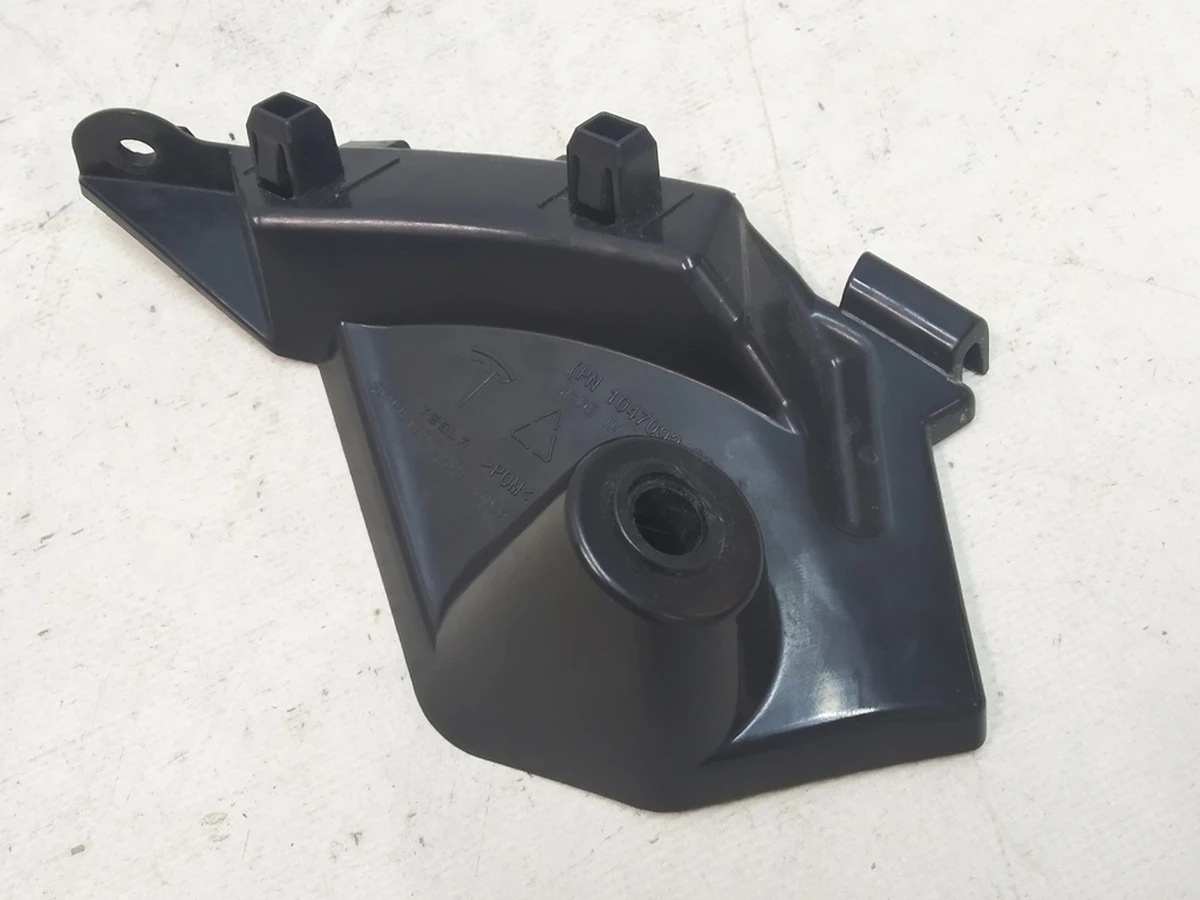 7 Направляющая бампера переднего левая (башмак) Tesla Model X 1047092-00-H