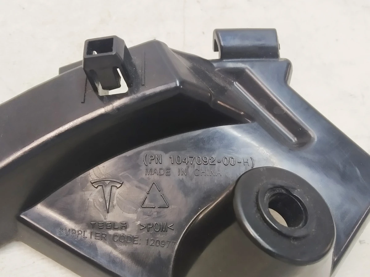 7 Направляющая бампера переднего левая (башмак) Tesla Model X 1047092-00-H