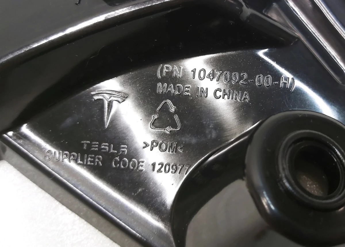 7 Направляюча бампера переднього лівого (башмак) Tesla Model X 1047092-00-H