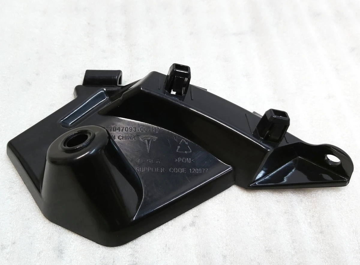 8 MX FASCIA FENDER BRKT RH Tesla model X 1047093-00-H