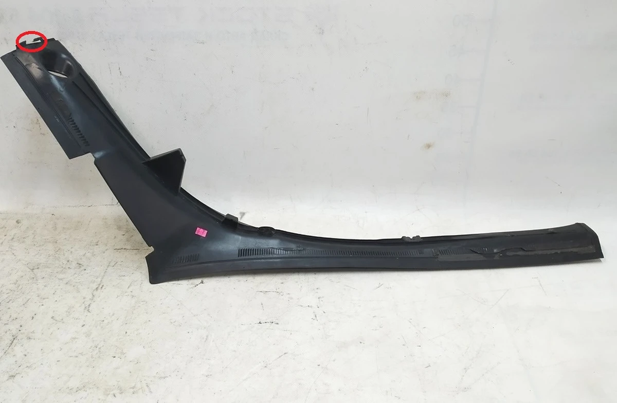 Облицювання отвору багажника ліва Tesla Model X 1047320-00-E