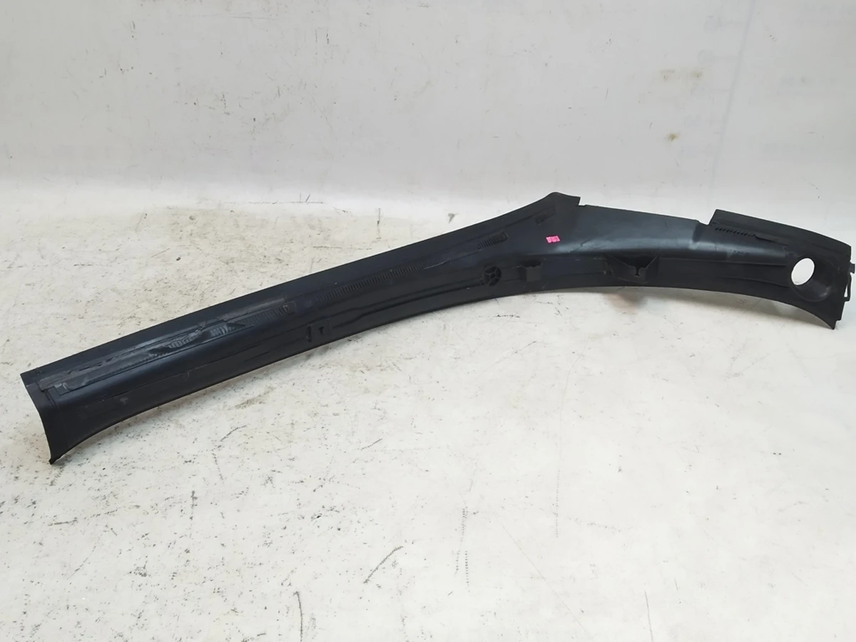 Облицювання отвору багажника ліва Tesla Model X 1047320-00-E