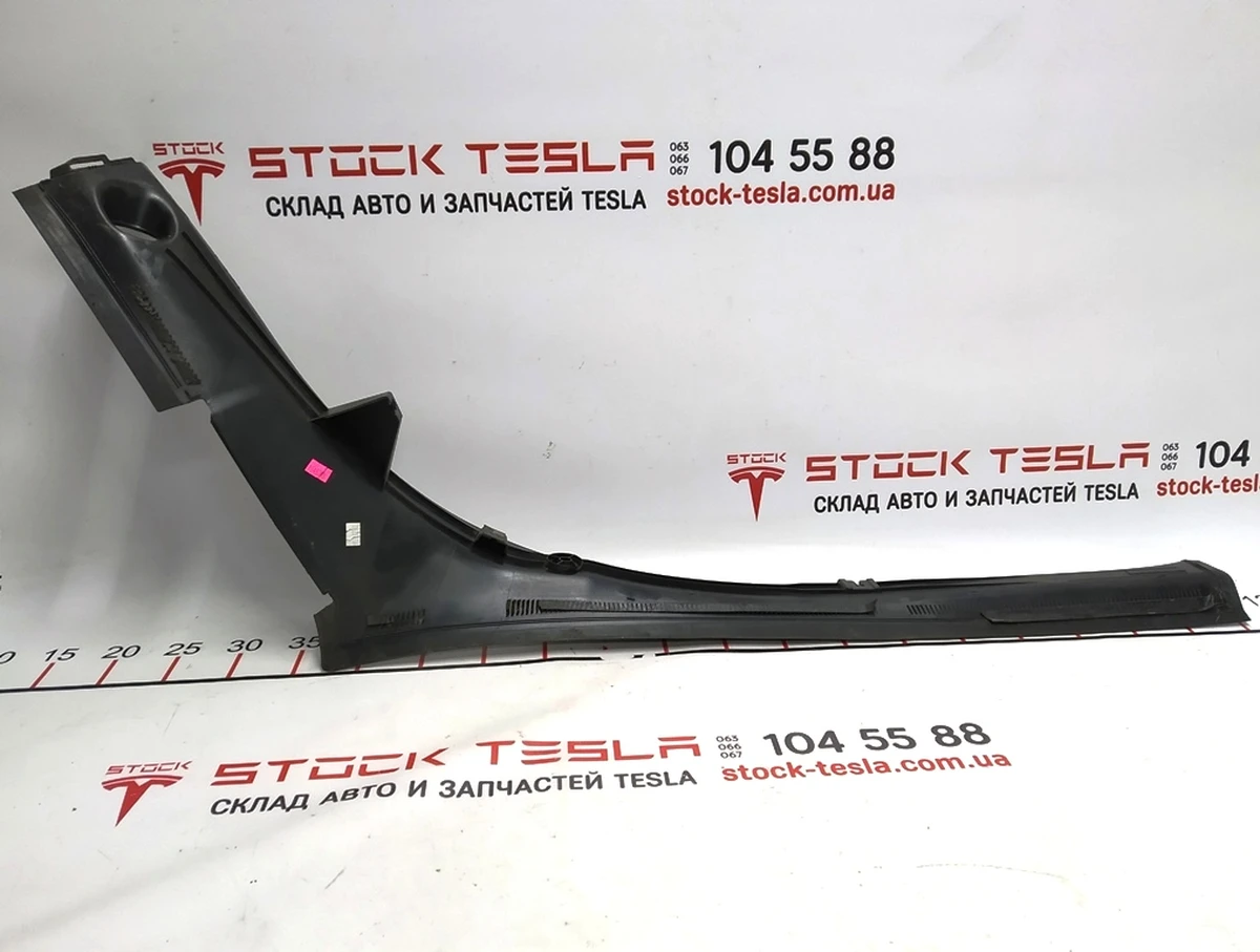 3 Assembly, liftgate trough trim, left hand Tesla model X 1047320-00-E