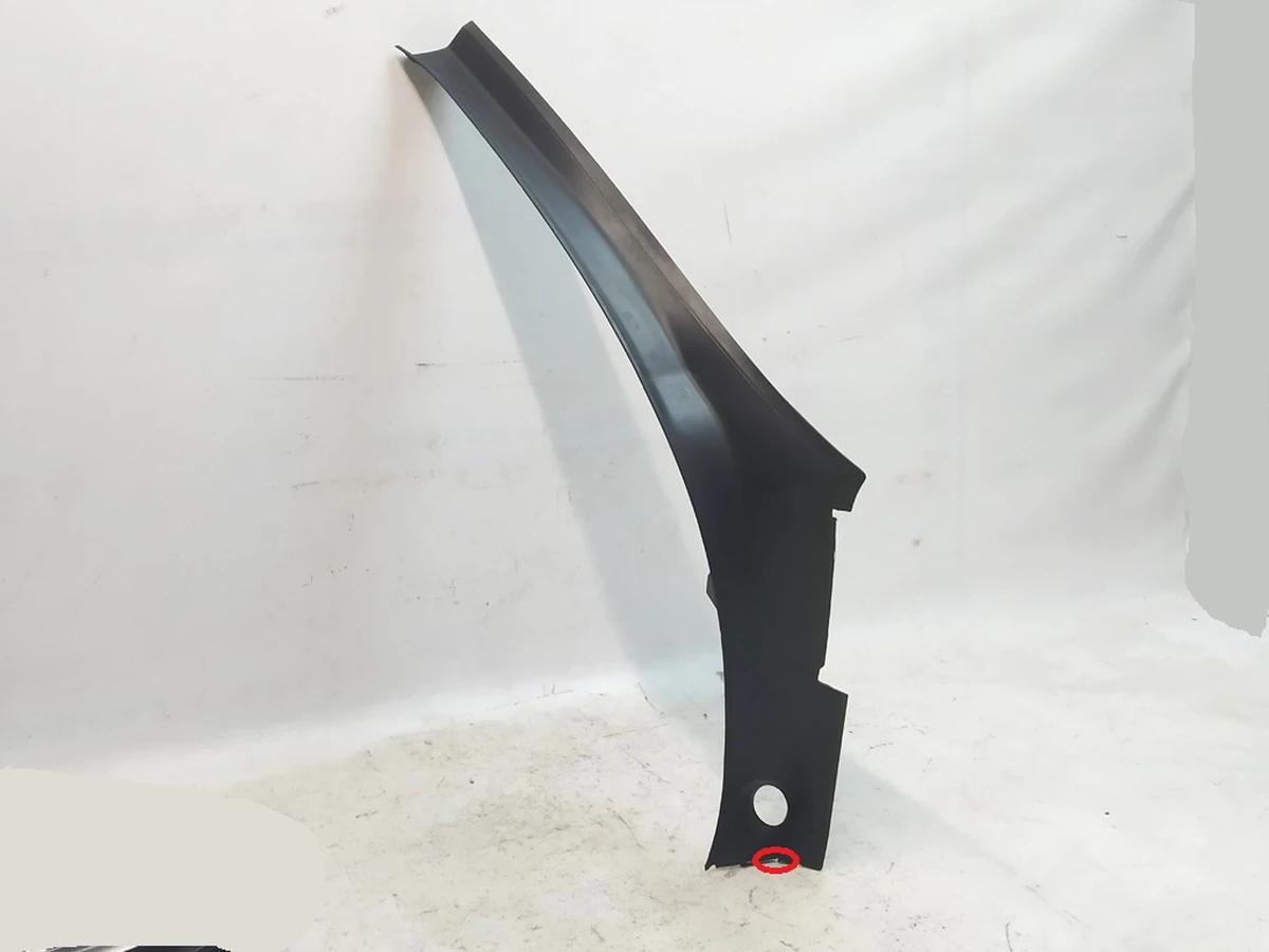4 Assembly, liftgate trough trim, right hand second hand Tesla Model X 1047321-00-E