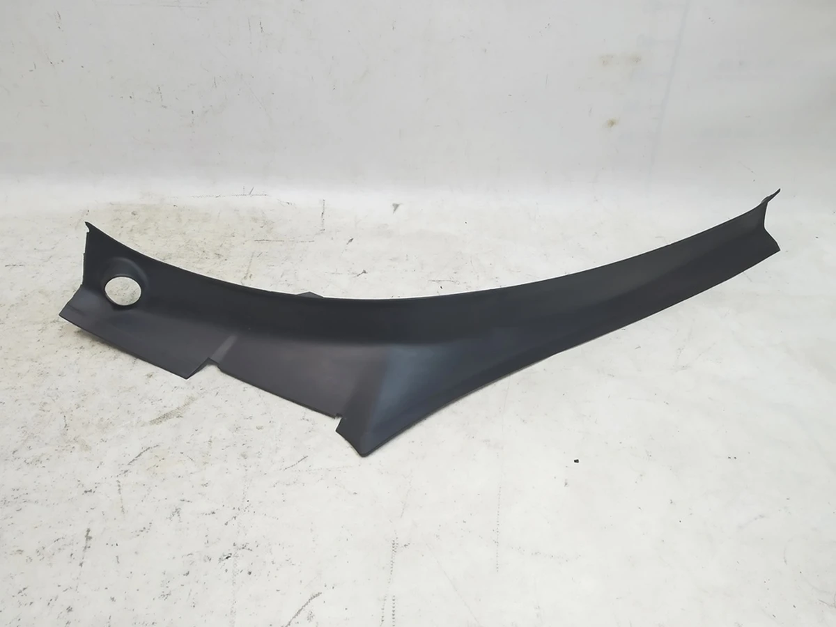 4 Assembly, liftgate trough trim, right hand second hand Tesla Model X 1047321-00-E