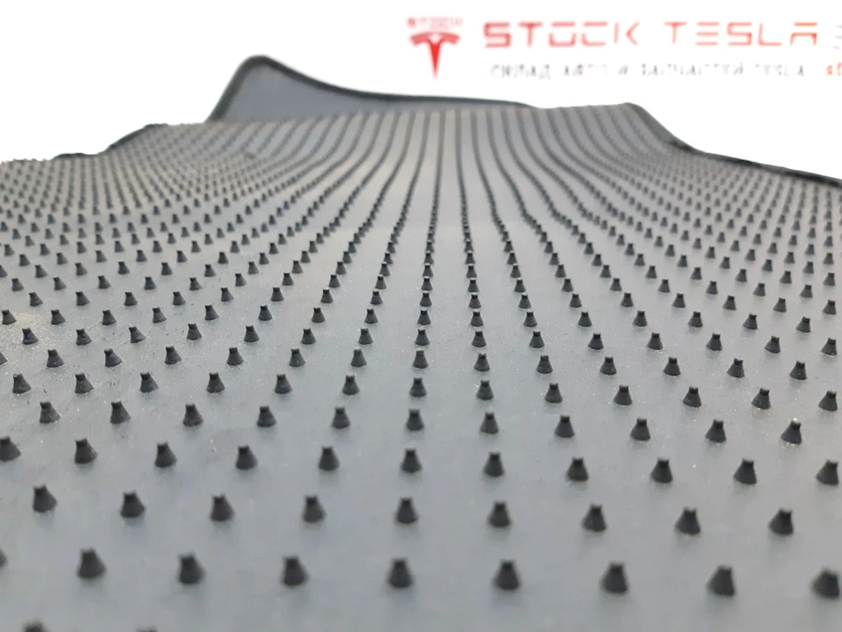5 Carpet of the first row of passenger seats rubberized with damage Tesla model S, model S REST 1047686-00-D