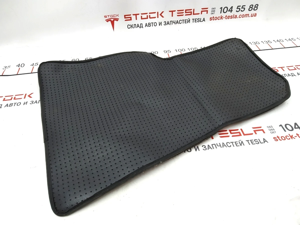 Килимок салону першого ряду сидінь пасажирський прогумований Tesla model S, model S REST 1047686-00-D