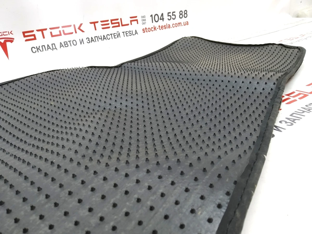 Килимок салону першого ряду сидінь пасажирський прогумований Tesla model S, model S REST 1047686-00-D