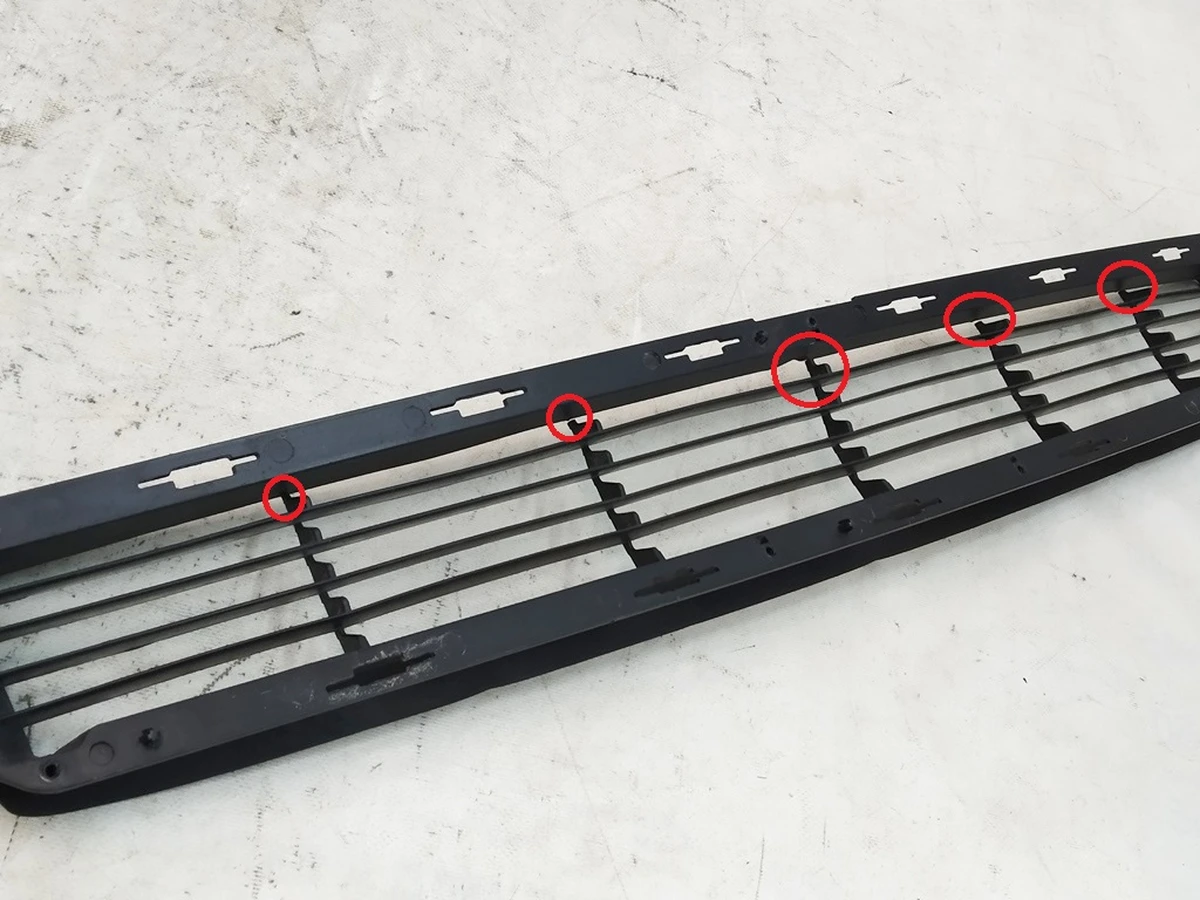 12 Решётка бампера нижняя передняя (повреждение) Tesla Model X 1047734-00-F
