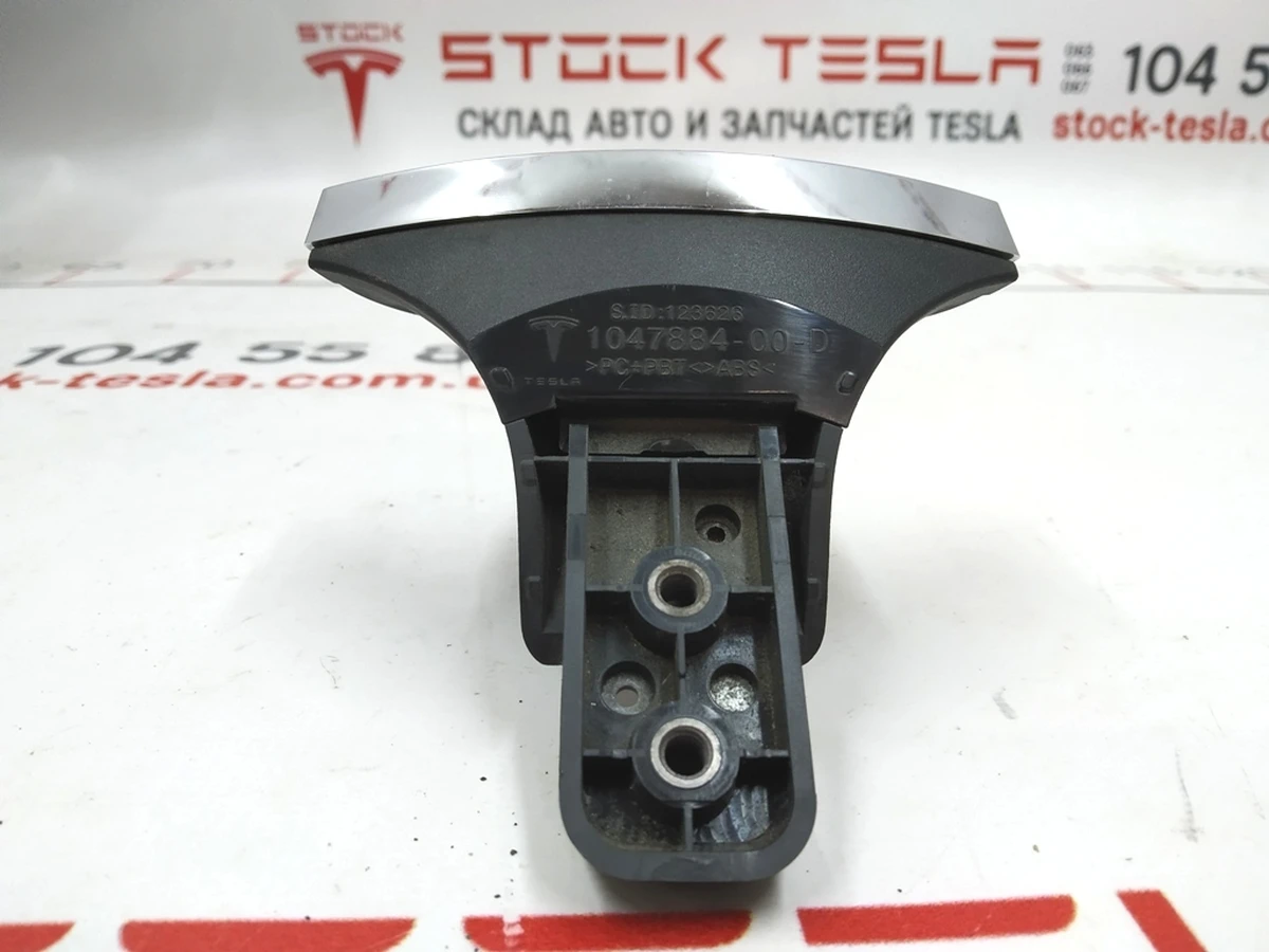 "Знак ""Т"" переднего бампера Tesla model X 1047884-00-E"