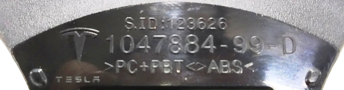 10 Знак "Т" переднього бампера Tesla Model X 1047884-00-E