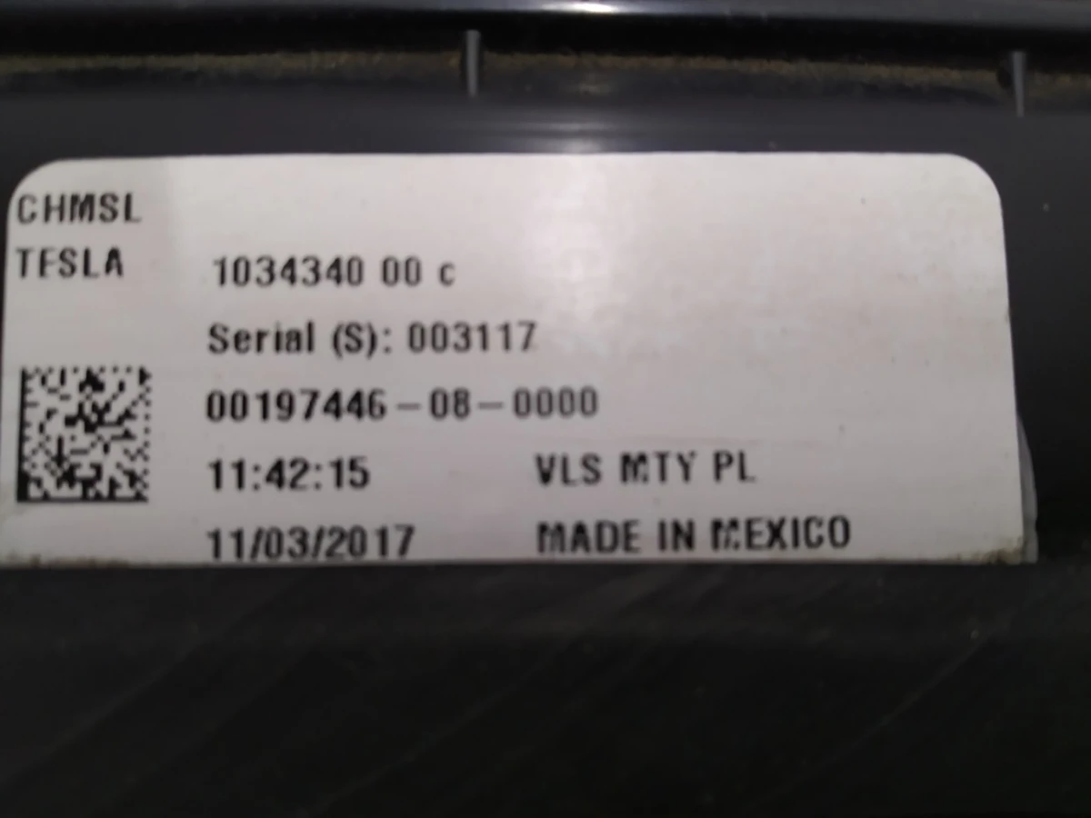 3 Спойлер пассивный с подсветкой в сборе Tesla model X 1048429-01-C