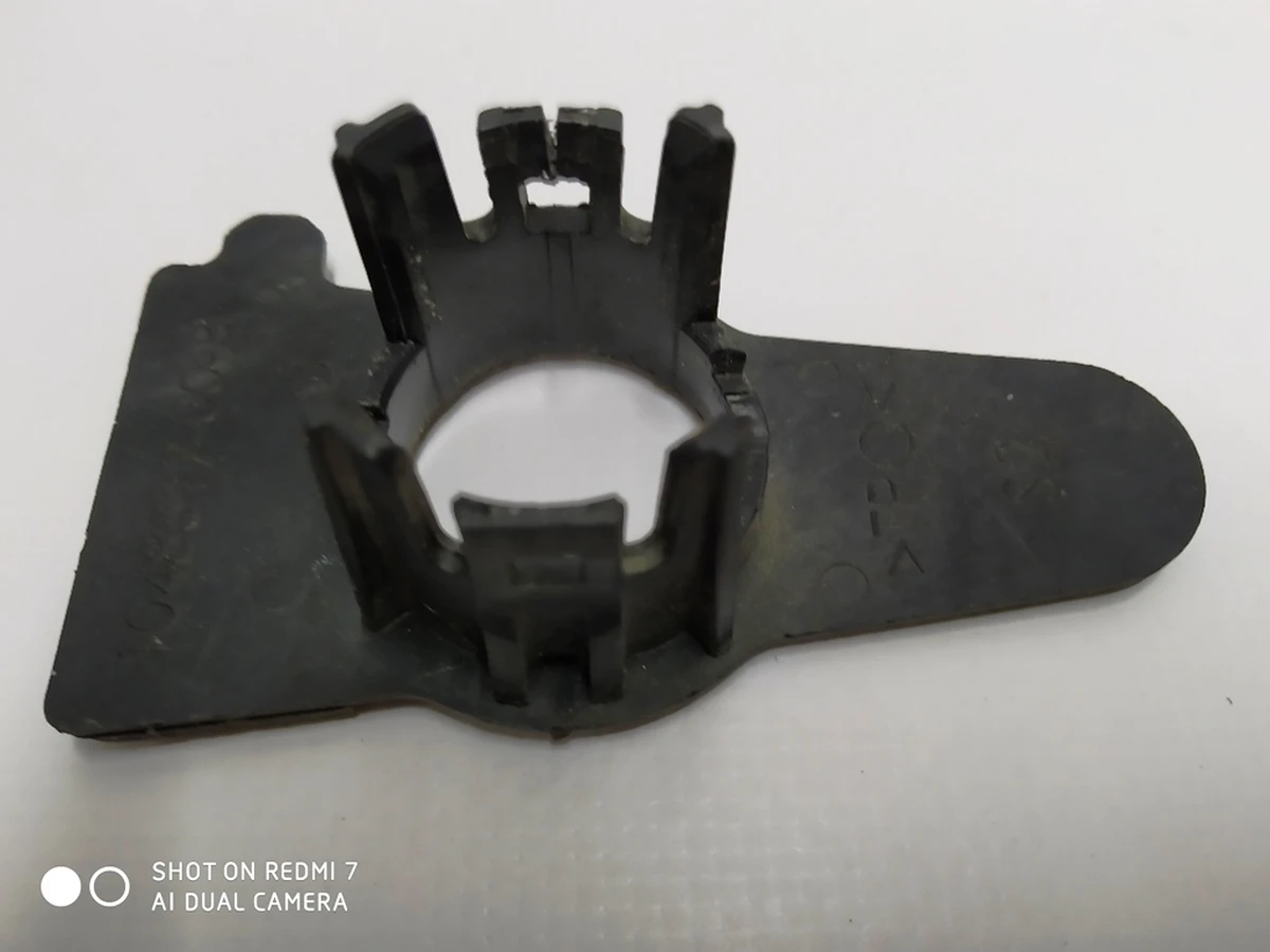 5 Кронштейн кріплення парктроніка S2 Tesla model S 1048517-00-B