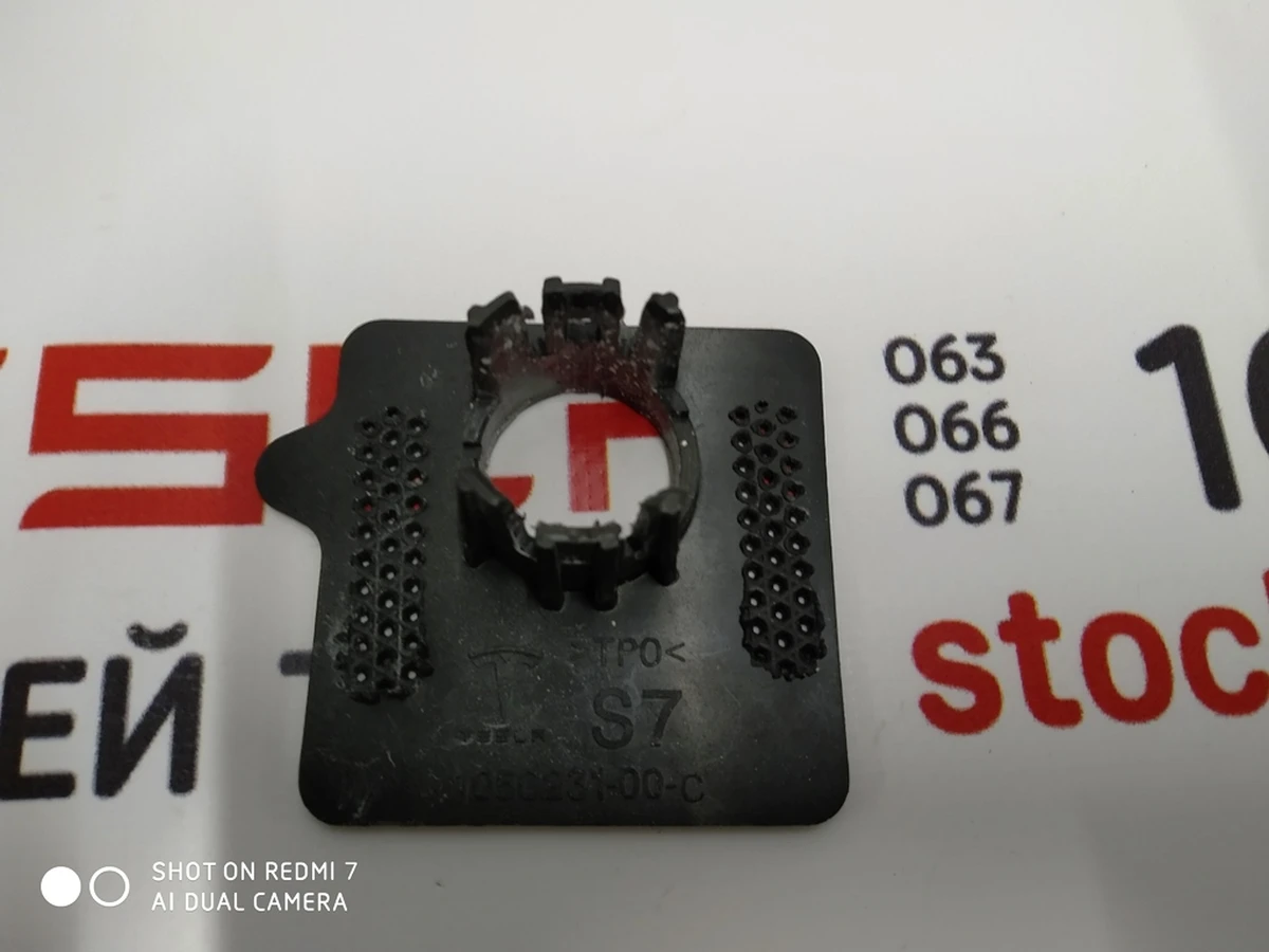 7 Mounting bracket for parking sensors S7 Tesla model S 1048522-00-B 7 Mounting bracket for parking sensors S7 Tesla model S 1048522-00-B